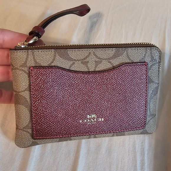 Coach Metallic Cherry and Signature Monogramm Crossgrain Leather Wristlet NWOT - Picture 5 of 12